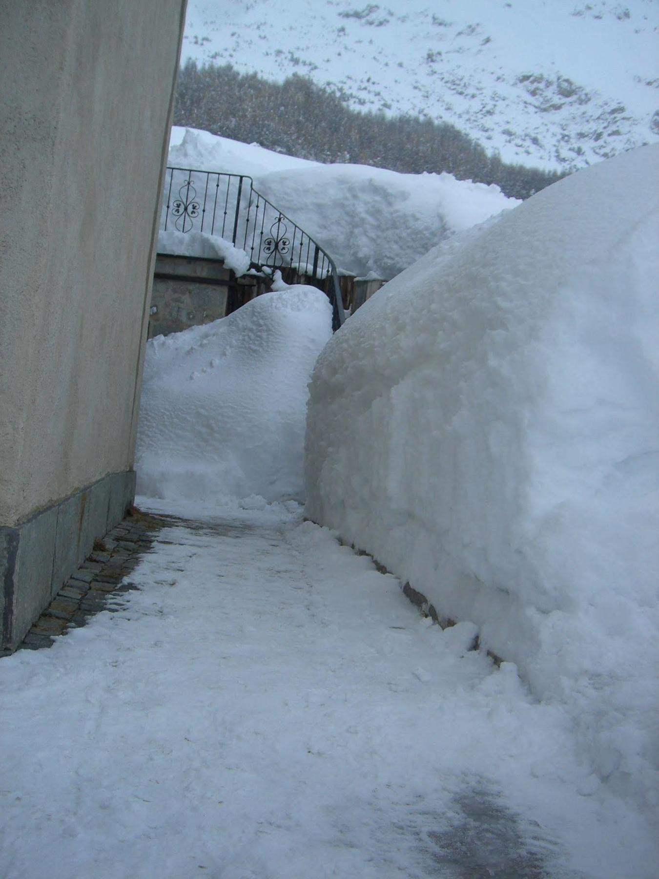 Appartamenti Green By Livigno Accomodation ภายนอก รูปภาพ